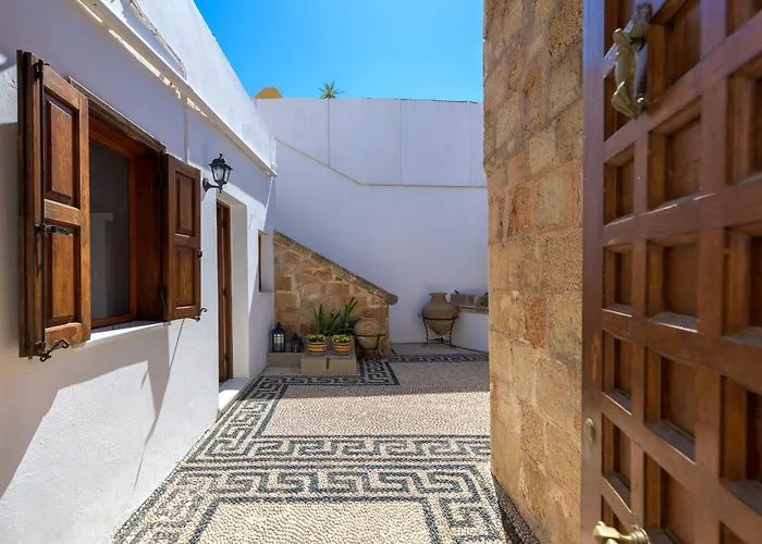 Evangelia's Traditional * Líndos