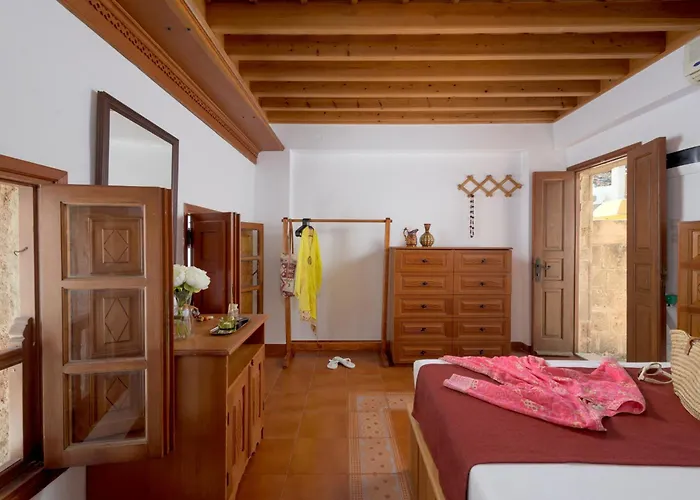 Evangelia's Traditional * Líndos