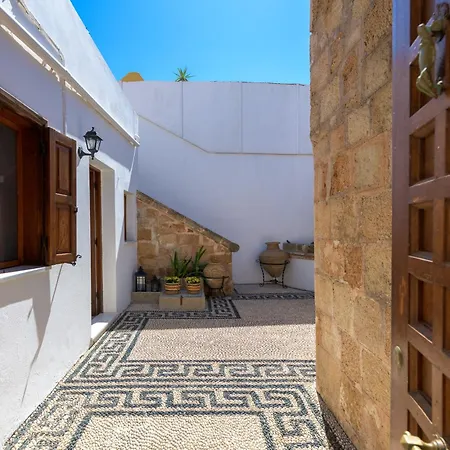 Evangelia's Traditional * Líndos