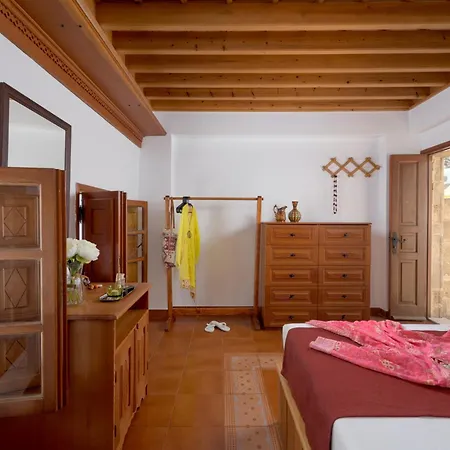 Evangelia's Traditional * Líndos